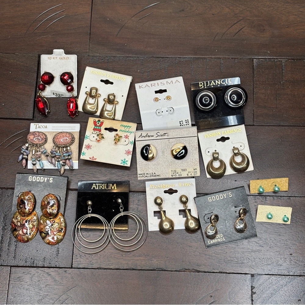 Assorted Pierced‎ Earrings Costume Jewelry Great Condition